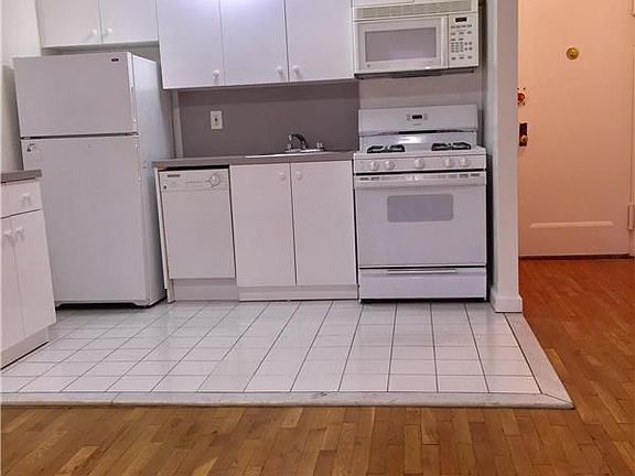 3rd image of 13725 83rd Ave APT 3X