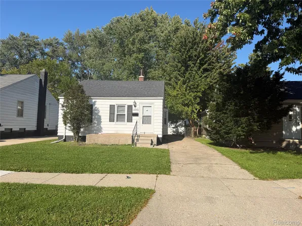 18949 Washtenaw St, Harper Woods, MI 48225