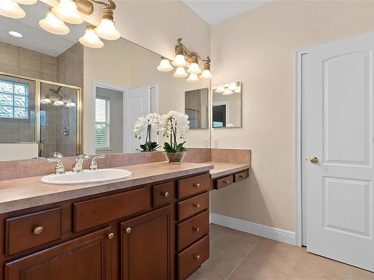 828 Ellwood Ave #J — Photo 20