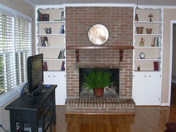 Family Room w/fireplace