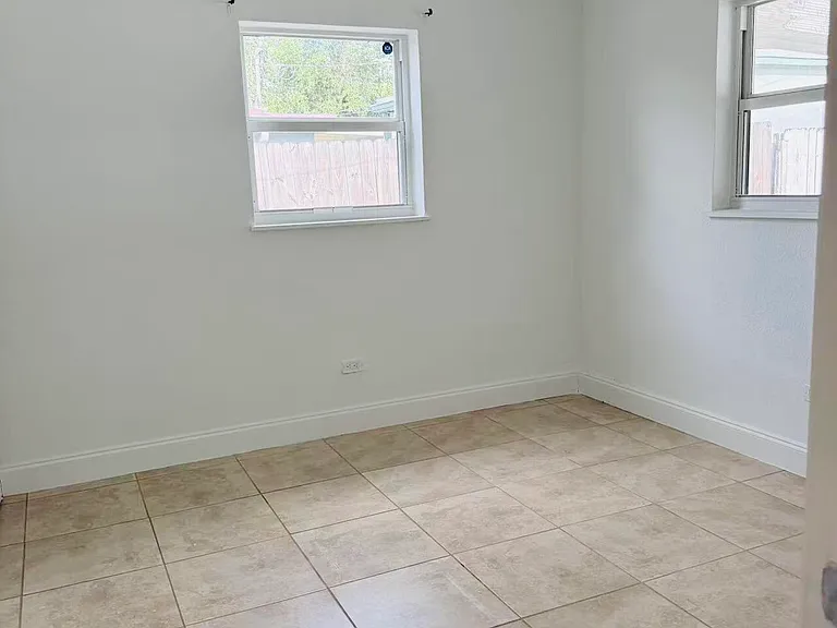 6250 SW 39th St — Photo 5