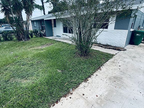 2nd image of 718 Lunar Lake Cir