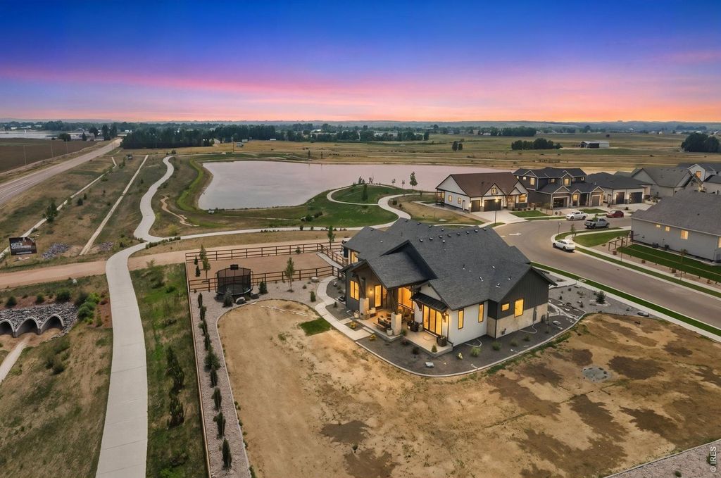 951 Warbling Dr