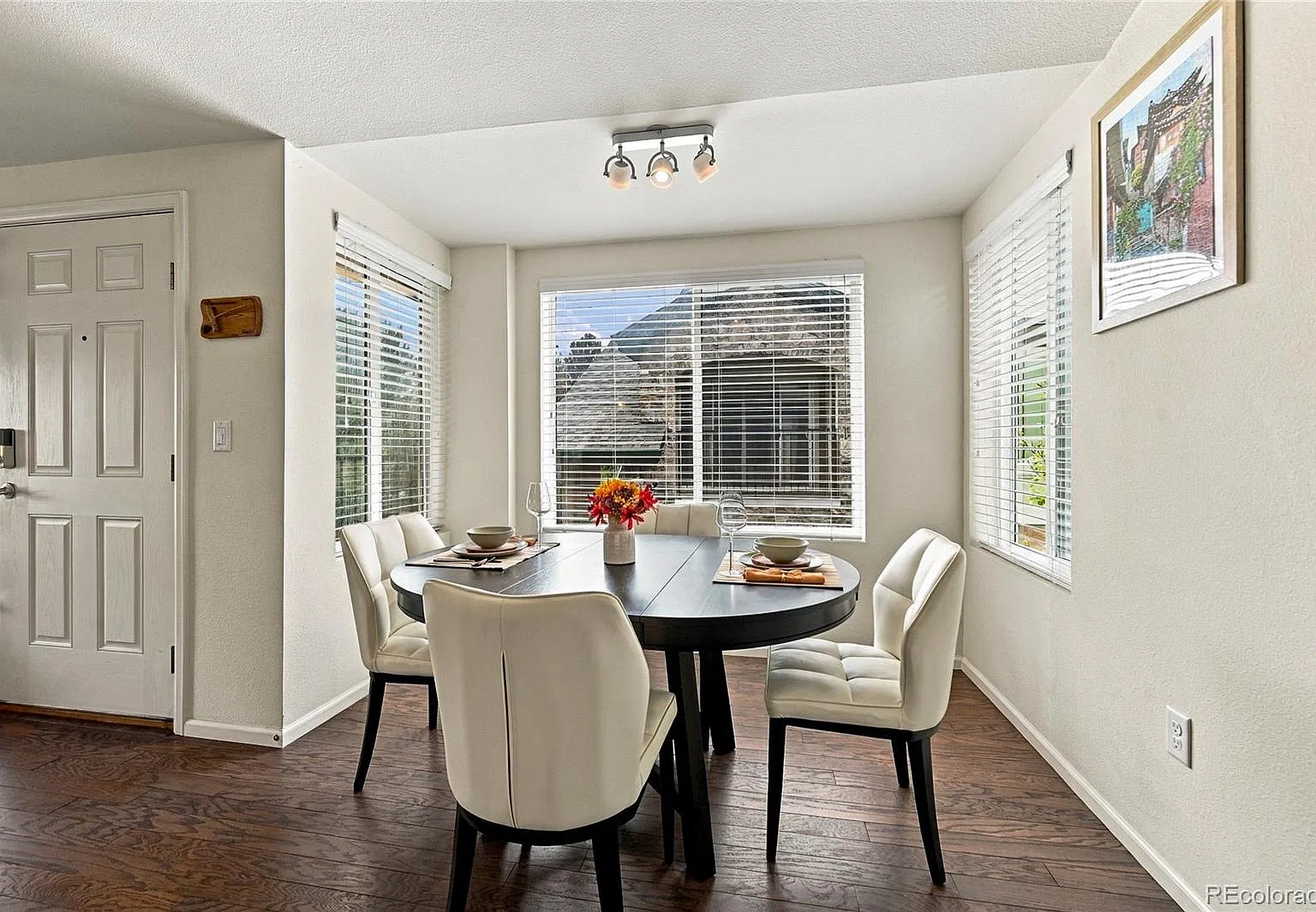 2 bed, 1058 sqft, $2,100 — Photo 4