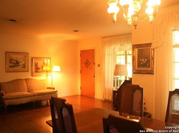 4th image of 135 Shannon Lee St