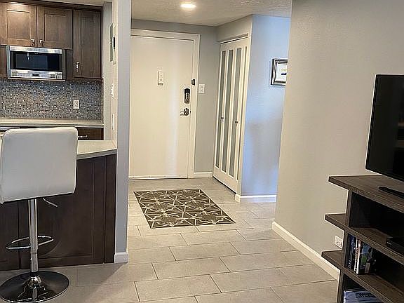 4th image of 1331 Park Ave SW Unit 305
