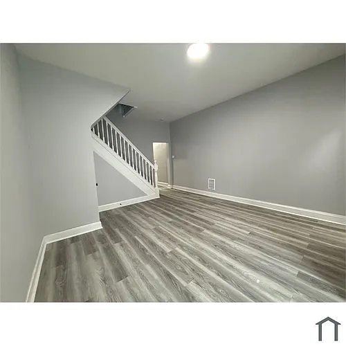 499 E Lorraine Ave Photo 1