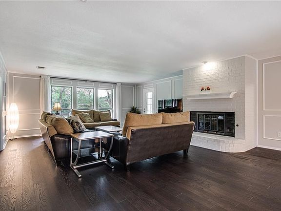 3rd image of 2938 S Creekwood Dr
