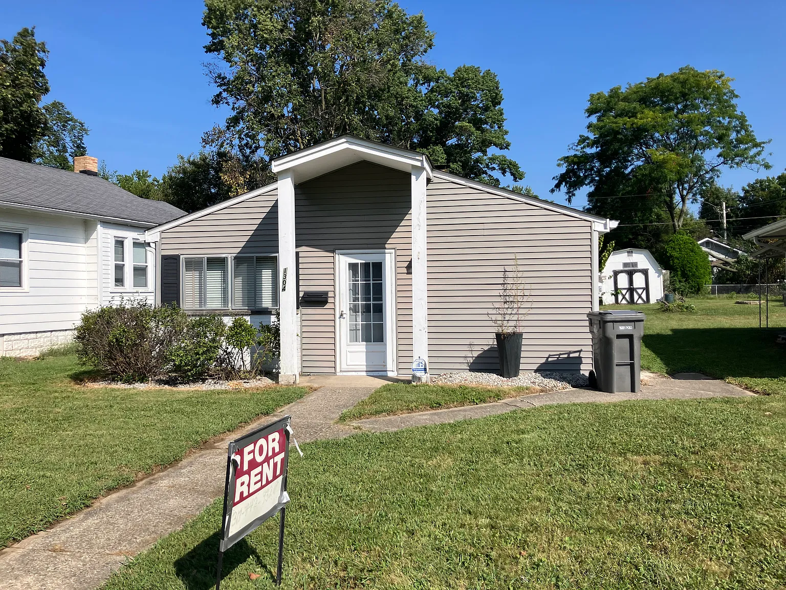 3 bed, 950 sqft, $1,100 — Photo 1