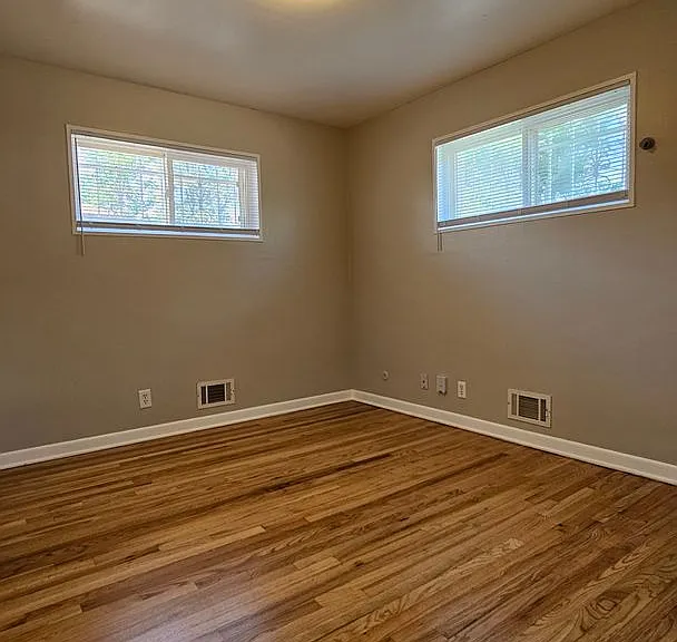 10841 Mildred Dr — Photo 7