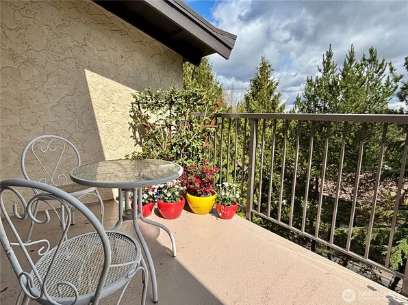 17918 23rd Lane NE #302, Shoreline, WA 98155