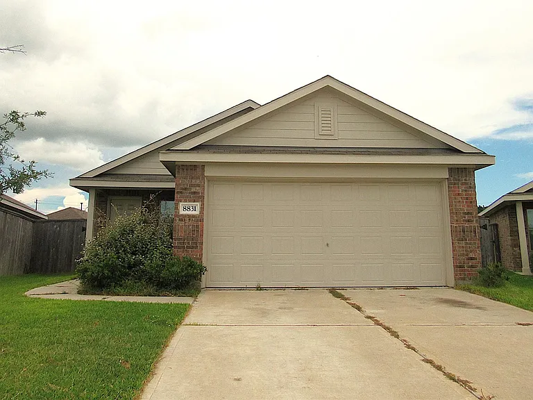 8831 Bar Harbor Dr — Photo 1