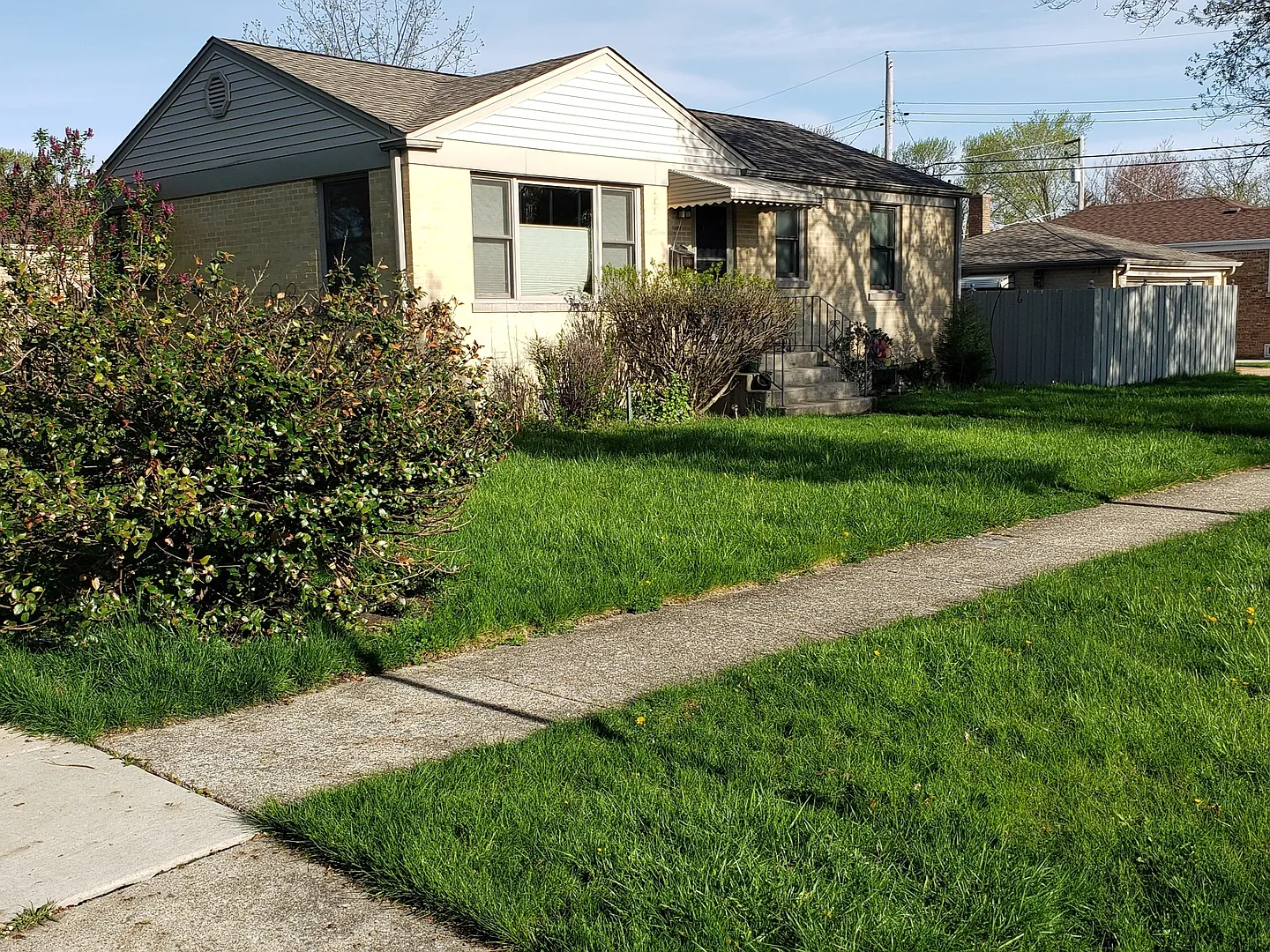 9844 Montrose Ave photo 1