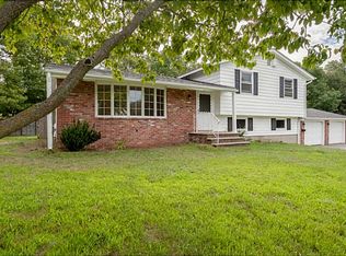 10 Douglas Rd, Warwick, RI 02886