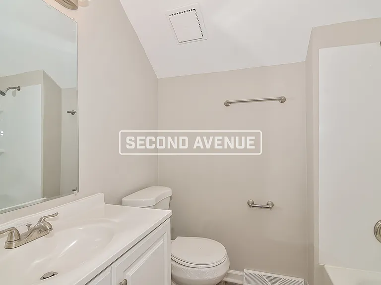 1804 NE Gatewood Dr — Photo 14