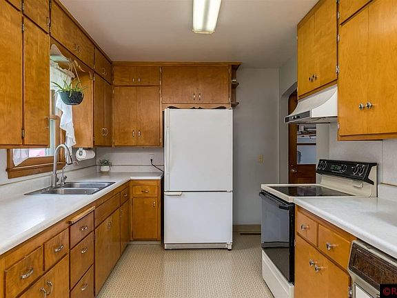 3rd image of 35 7th Ave S