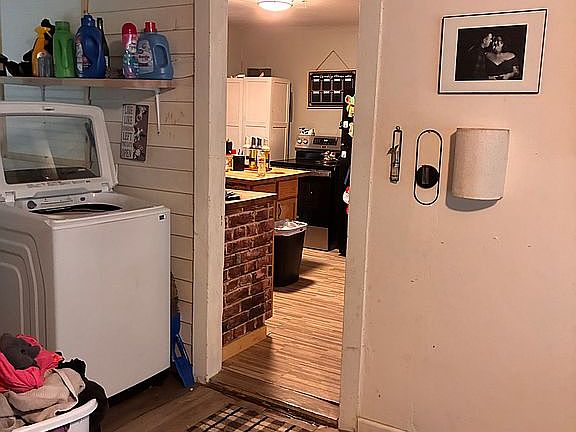3rd image of 811 Murphy Ave