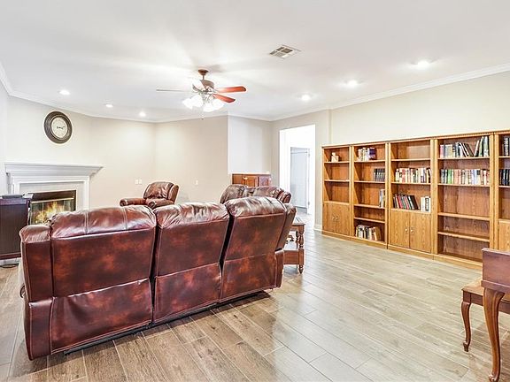 4th image of 2516 Karen Ln