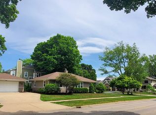 328 Garfield Ave, Libertyville, IL 60048