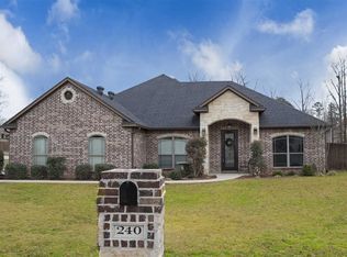 240 Towering Oaks Ln, Longview, TX 75602