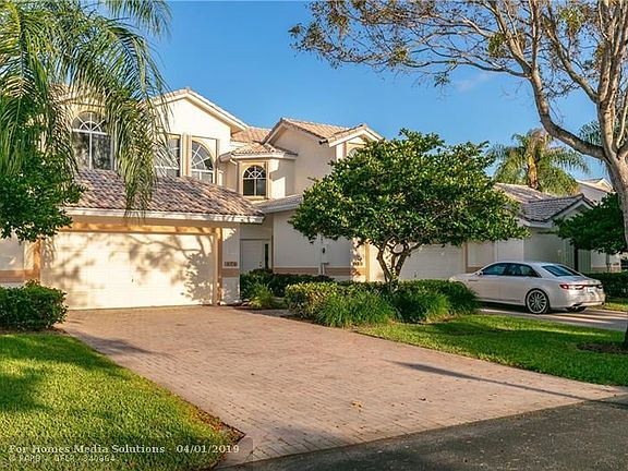 4th image of 576 W Palm Aire Dr