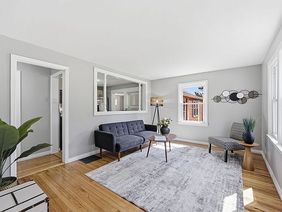 3rd image of 118 Surrey Rd