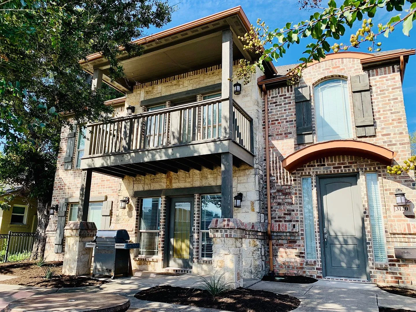 ** Move In July 25th 2027 $5500 ** 5 Bed 3 Bath ** 2 Minute Walk To Tcu Campus ** — Photo 1