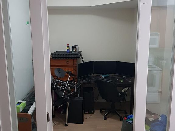 4th image of 90 Absolute Ave #1008