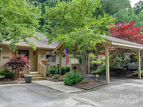 2nd image of 206 Laurel Oak Ln