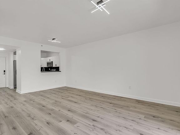 3rd image of 1300 NE 109th St #424