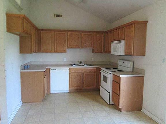 3rd image of 12455 Oak Knoll Cir