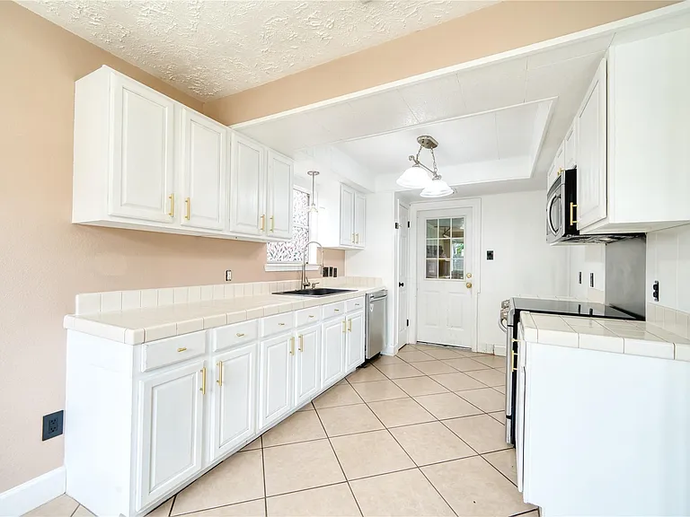 1323 Oakengates Dr — Photo 20