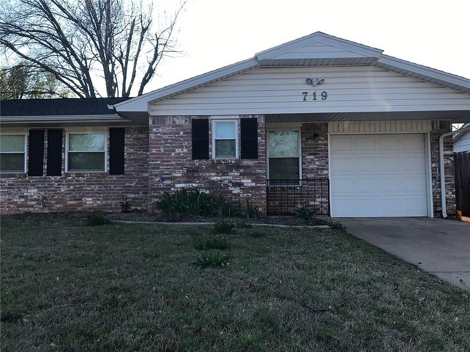 1st image of 719 S Linden Court Ln