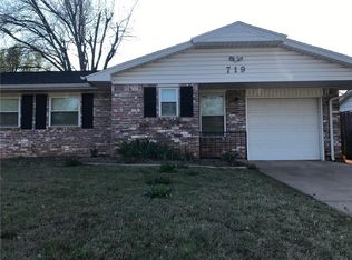 719 S Linden Court Ln, Mustang, OK 73064