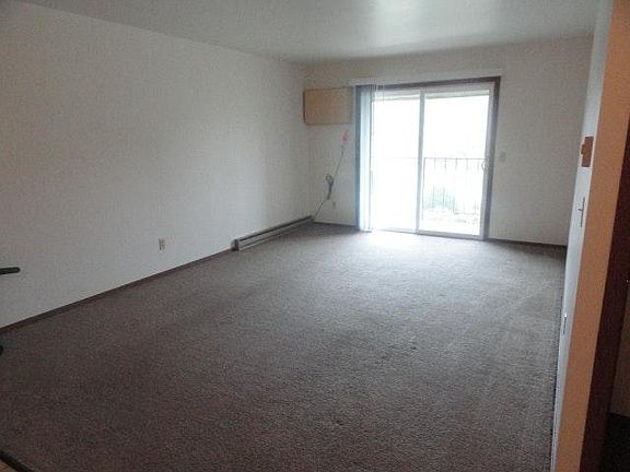 5th image of 920 Courtney Ln #35