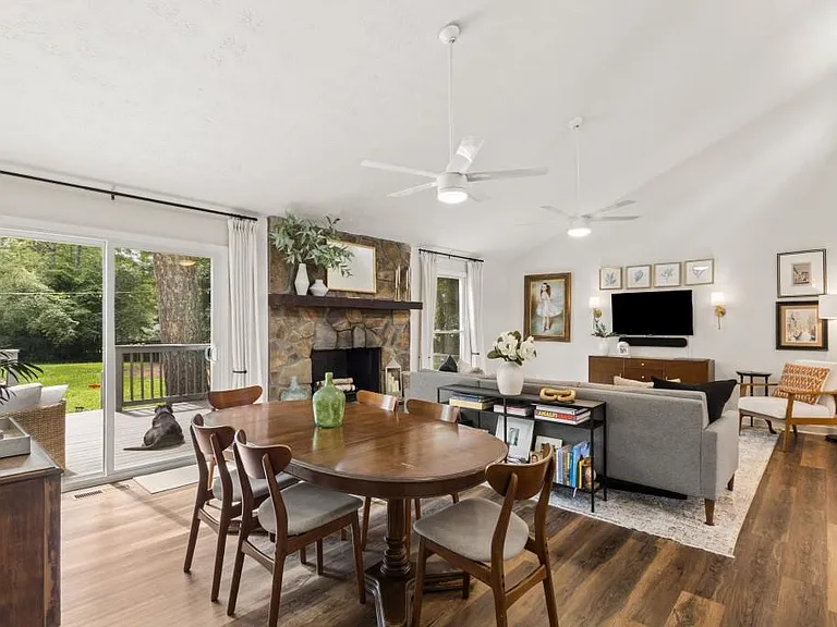 2506 Kingsley Dr NE — Photo 10