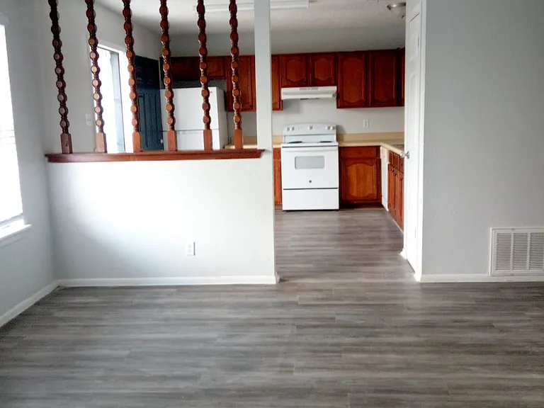 8119 Chipping — Photo 7