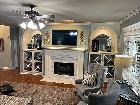 3rd image of 112 Village Creek Ct
