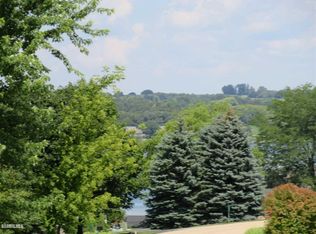 17-64 Lakeview Dr, Lanark, IL 61046