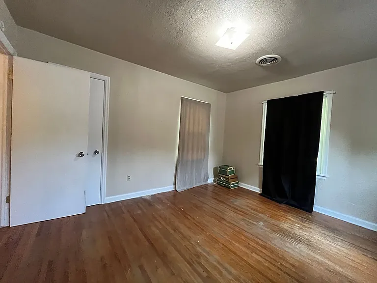 728 N Marion Ave — Photo 29