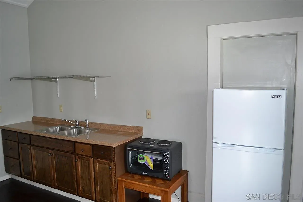 1 bed, 1.0 bath, 700 sqft, $1,595 — Photo 3