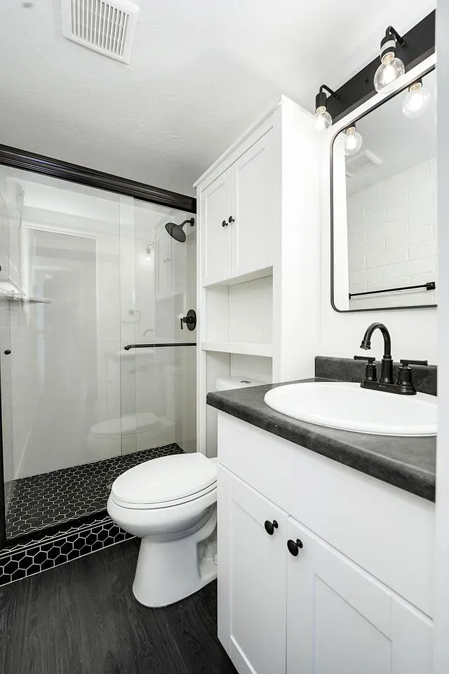Studio, 240 sqft, $1,095 — Photo 3