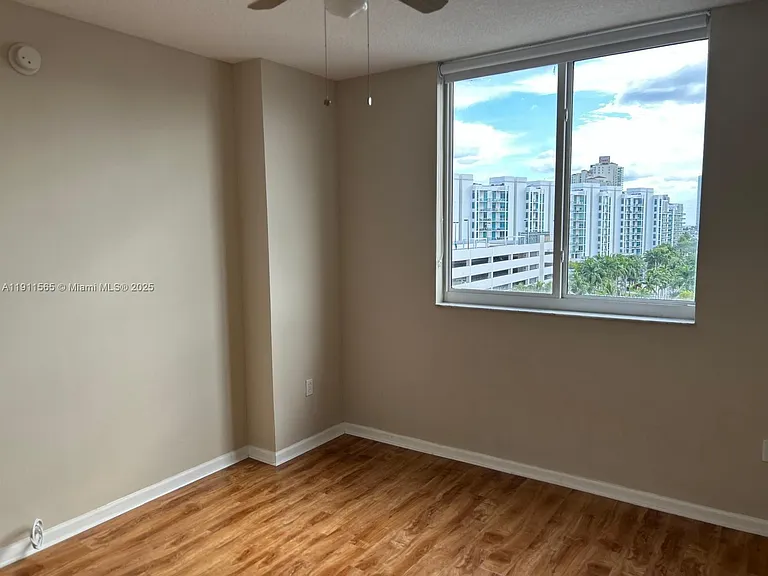 18800 NE 29th Ave #913 — Photo 5
