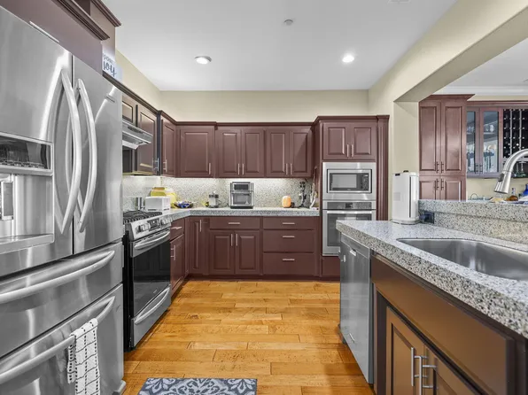 724 Oakhurst Trl, Redding, CA 96003