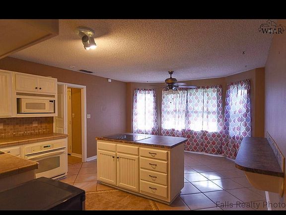 3rd image of 1707 City View Dr