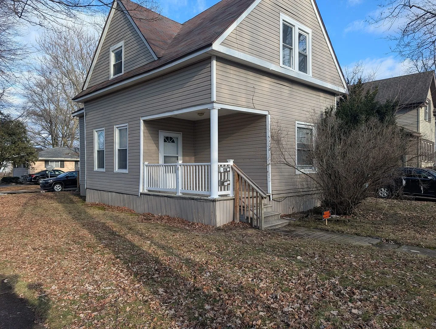 Charming 2BR Duplex in Saginaw — Photo 1