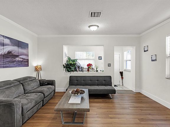 5th image of 851 NW 36th Ave