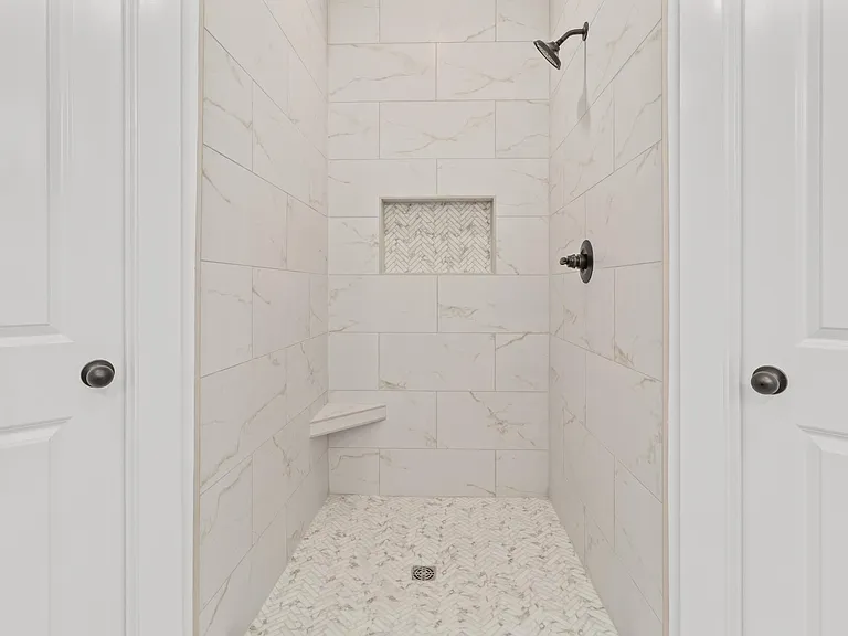 4566 Plymouth St — Photo 16