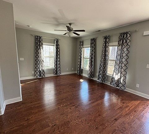 2nd image of 518 Vintage Green Ln