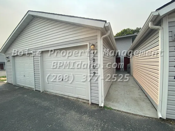 5292 W Morris Hill Rd, Boise, ID 83706